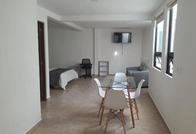 غرفة قياسية مزوَّدة بشُرفة, Loes Departamentos & Suites