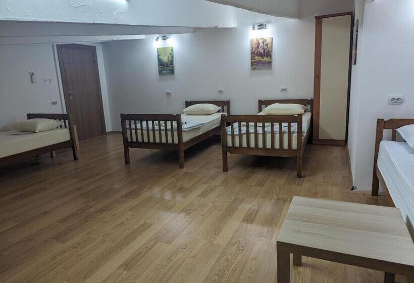 اتاق استاندارد چهار تخته, Apartments Victory