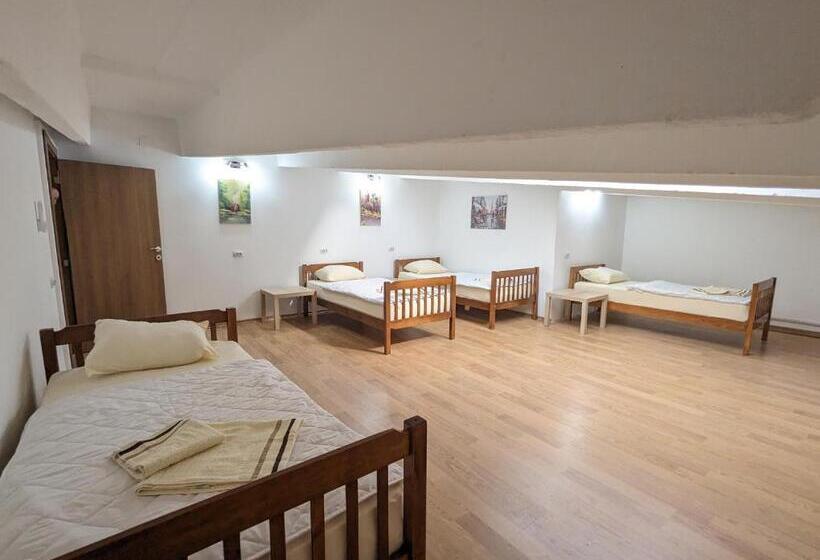 اتاق استاندارد چهار تخته, Apartments Victory