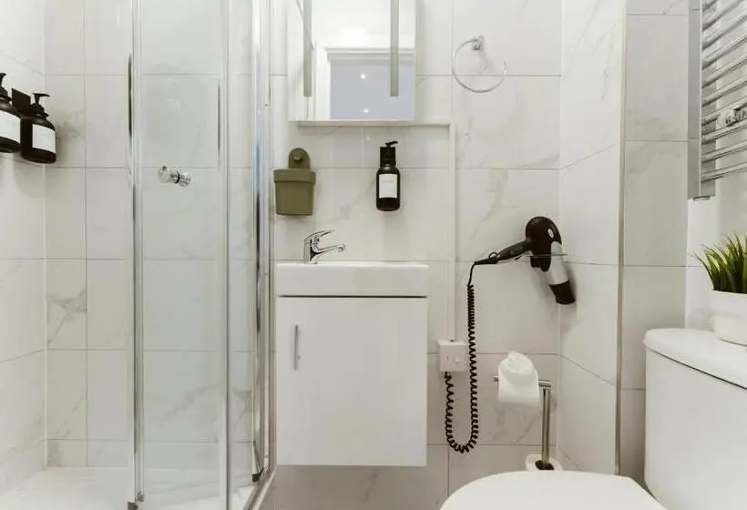 Standard-studio, The Finsbury Park Star Apartments