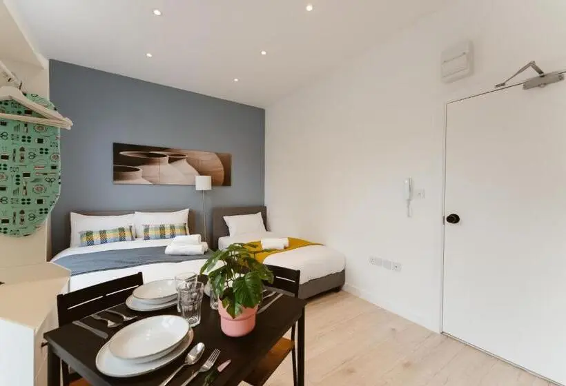 Standard-studio, The Finsbury Park Star Apartments