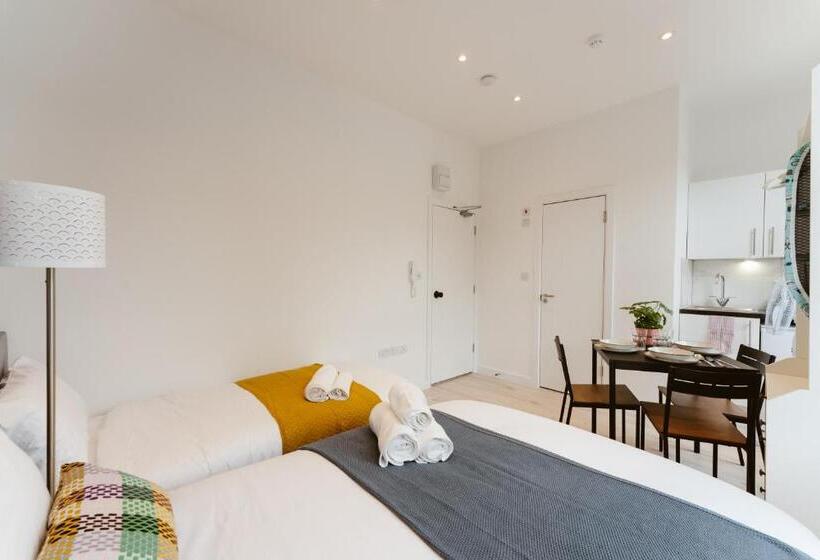 إستوديو قياسى, The Finsbury Park Star Apartments