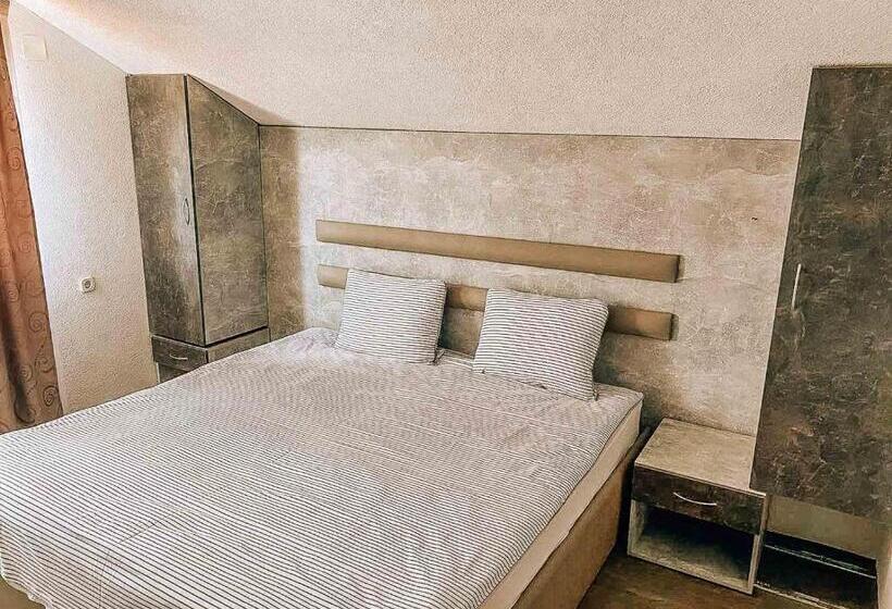 غرفة قياسية رباعية, Vila Ivan