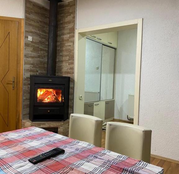 غرفة عائلية, Vila Ivan