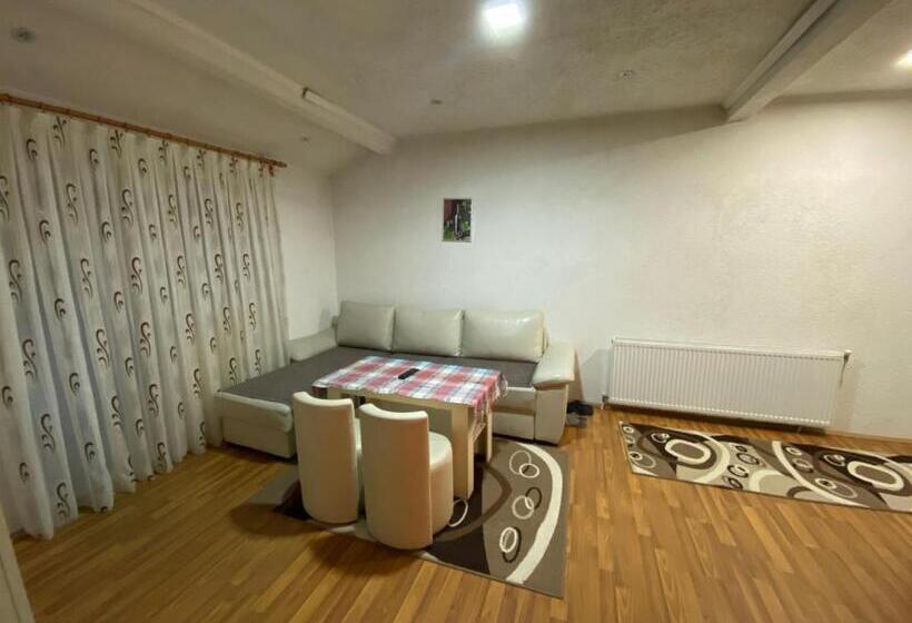 غرفة عائلية, Vila Ivan