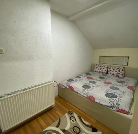 غرفة عائلية, Vila Ivan