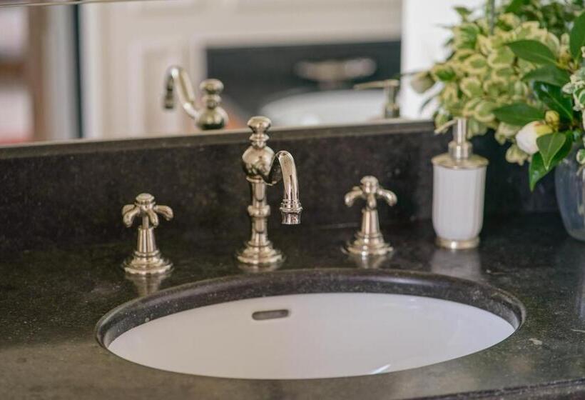 标准房带园景, Château De Thouaré