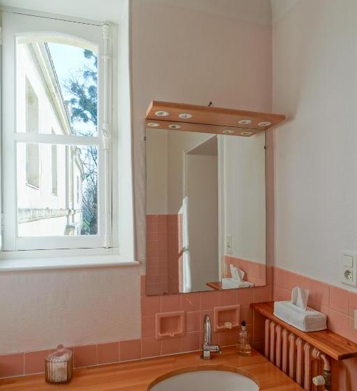 标准间, Château De Thouaré