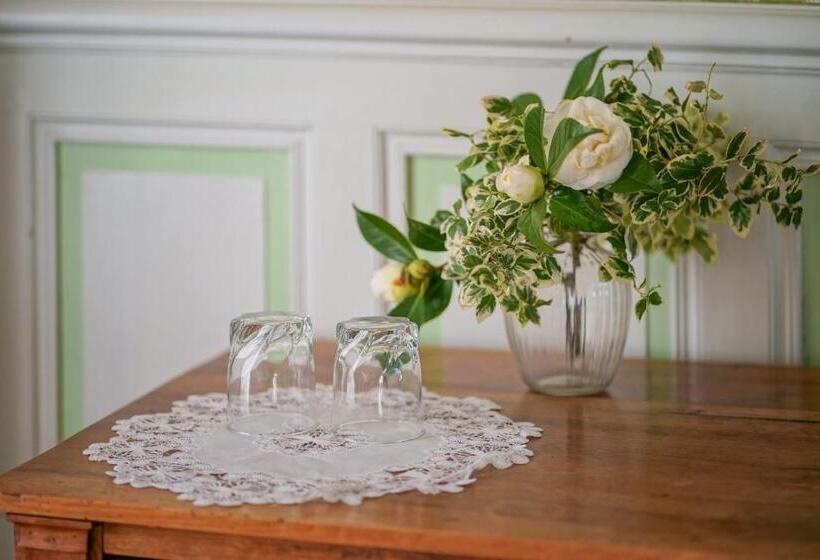 标准间, Château De Thouaré