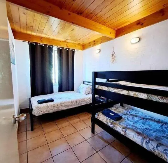 Villa 1 Makuuhuone Puutarhanäkymä, Carras Loft Villa Near The Sea Sleeps 5