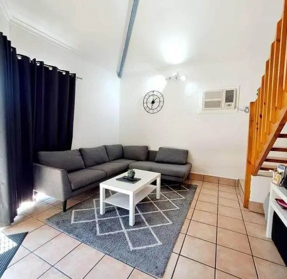 Villa 1 Makuuhuone Puutarhanäkymä, Carras Loft Villa Near The Sea Sleeps 5