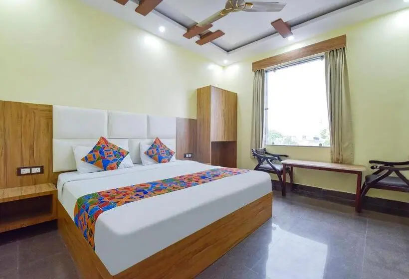 デラックスルーム, Fabhotel Madhav