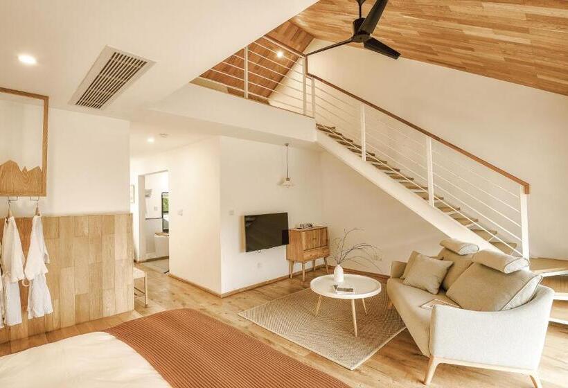 غرفة عائلية مطلّة علي الجبل, Moganshan Spring Mountain View B&b