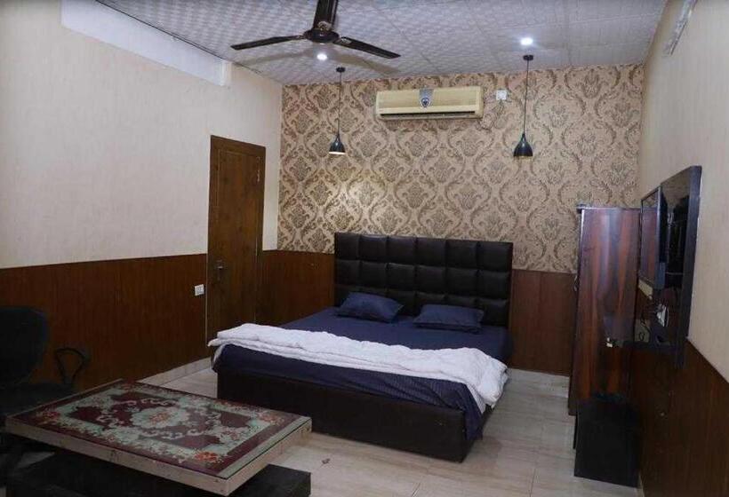 Трехместный Номер Классика, Oyo Flagship The Secret King Guest House