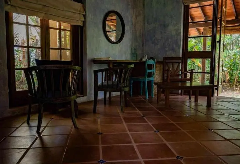 اتاق لوکس با بالکن, Sama Retreats   Kosgoda
