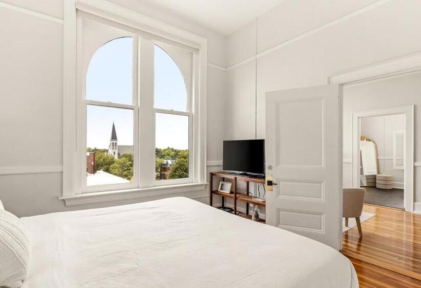 デラックススイート, The Mckey