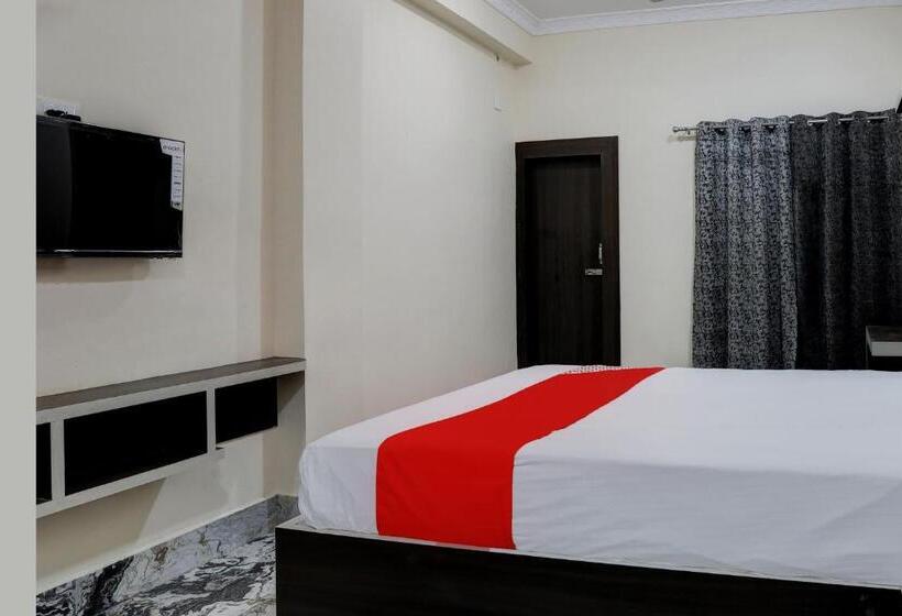 Трехместный Номер Классика, Oyo Flagship Hotel Divine Inn
