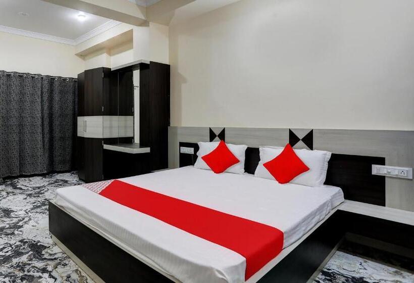 Трехместный Номер Классика, Oyo Flagship Hotel Divine Inn