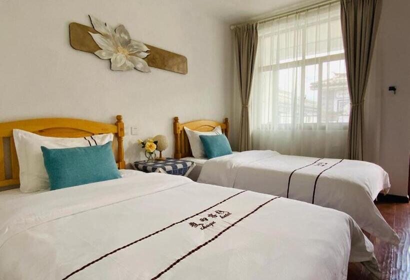 غرفة قياسية مزوَّدة بشُرفة, Dali Ancient City Rain Inn