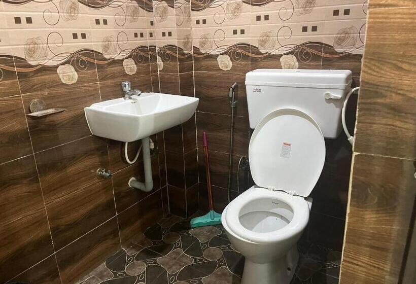 اتاق لوکس با بالکن, Shubham House