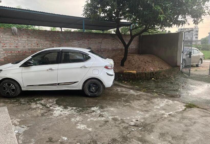 غرفة ديلوكس مزودة بشرفة, Shubham House