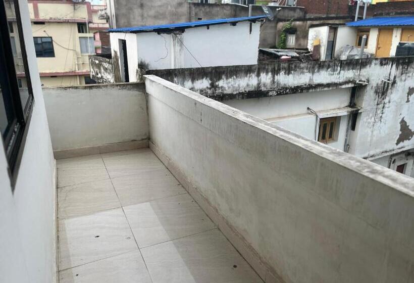 غرفة ديلوكس مزودة بشرفة, Shubham House