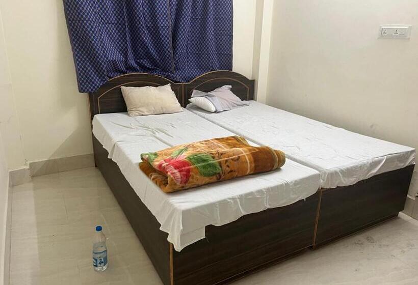 اتاق لوکس با بالکن, Shubham House