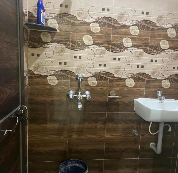 اتاق لوکس با بالکن, Shubham House