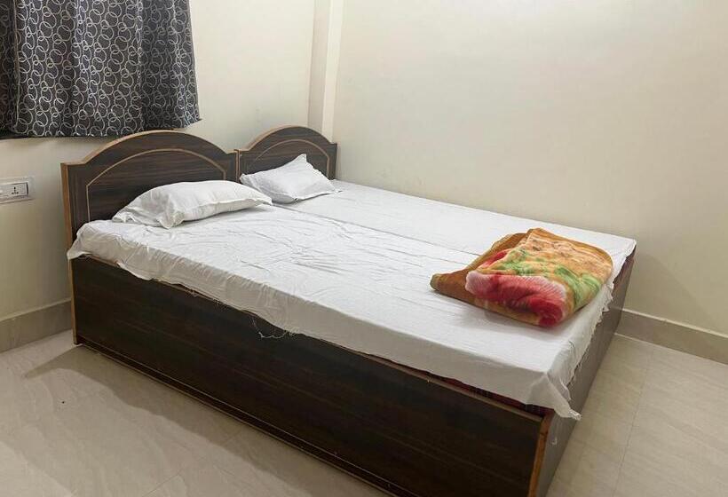 اتاق لوکس با بالکن, Shubham House