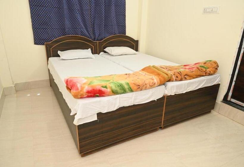 اتاق لوکس با بالکن, Shubham House