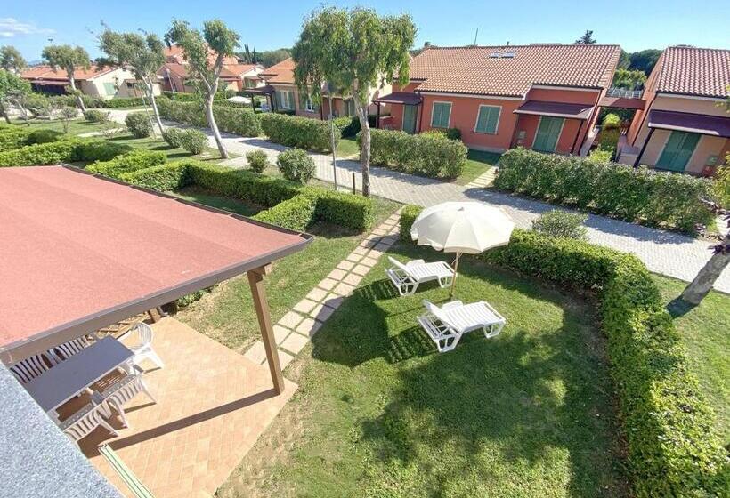 דירת שני חדרים, Residence With Swimming Pool In Mazzanta Just 600 Meters From The Beach