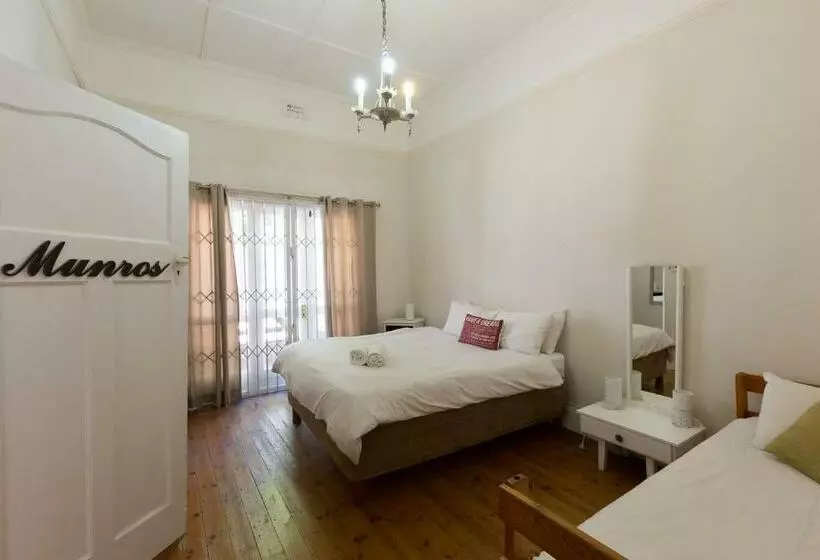 اتاق اکونومی, Green Elephant Backpackers