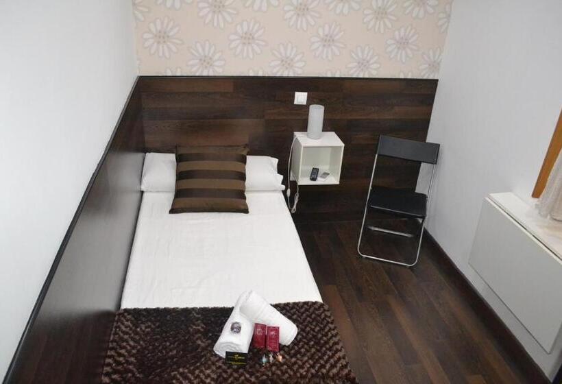 اتاق استاندارد یک نفره, Hostal El Brezo