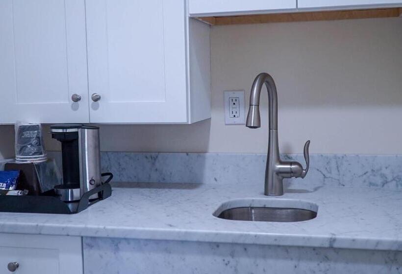 带2个双人床的标准工作室, Circle Hotel Fairfield