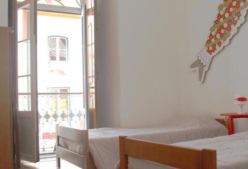 발코니가 있는 4인용 스탠다드 룸, Hostel 2300 Thomar