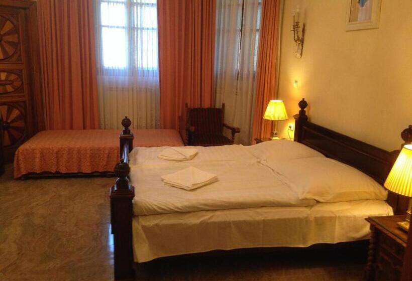 Comfort room with garden view, Kalmár Panzió