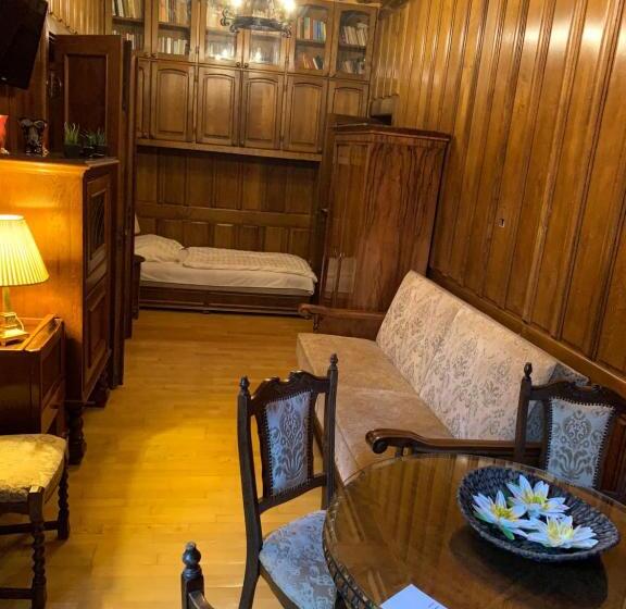 آپارتمان اجرایی 1 خوابه, Kalmár Panzió