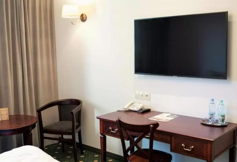 Chambre Deluxe, Klub Sosnowy