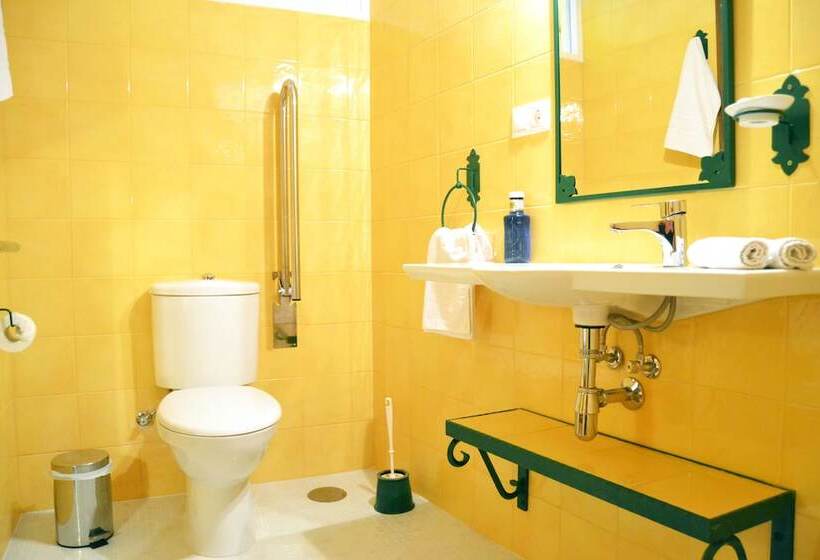 Comfort room with balcony, La Posada De Quijada