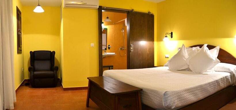 Comfort room with balcony, La Posada De Quijada