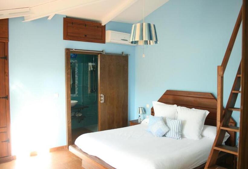 Comfort room with balcony, La Posada De Quijada