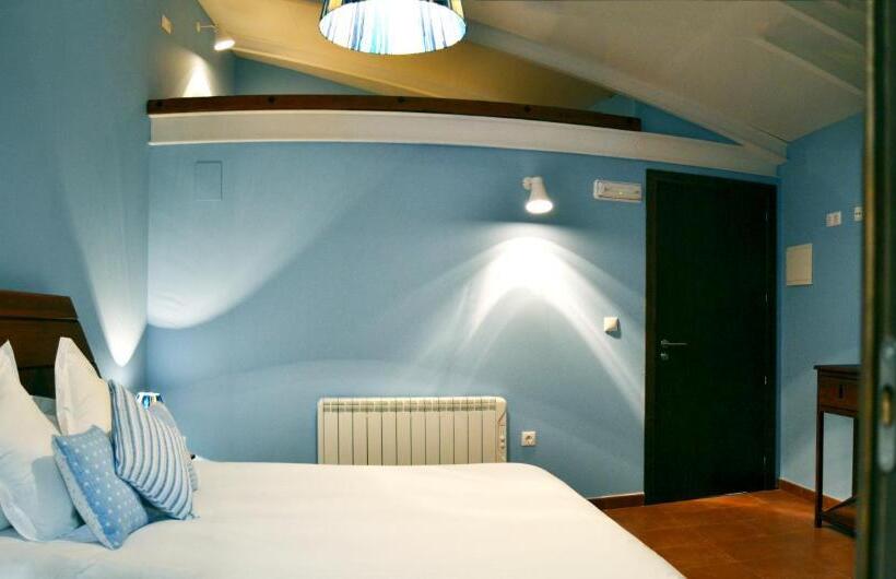 Comfort room with balcony, La Posada De Quijada