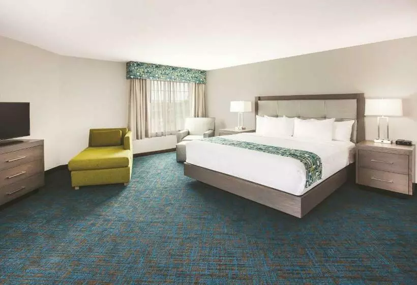 キングサイズベッドのスイートルーム, La Quinta By Wyndham St. Paul Woodbury