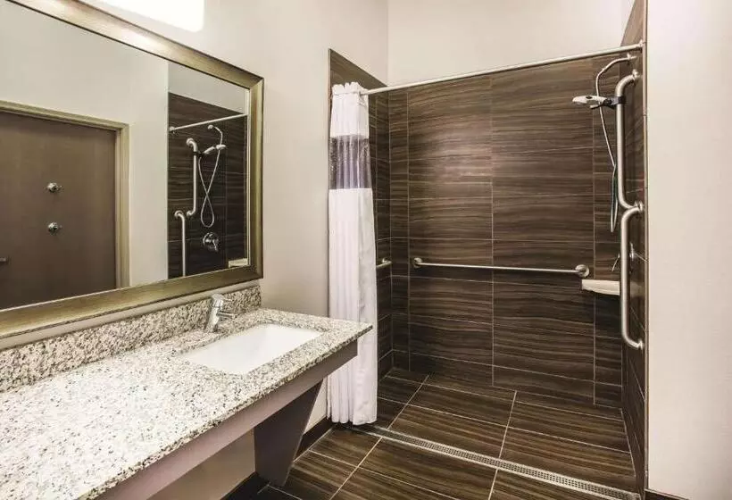 身障者適用スタンダードルーム, La Quinta By Wyndham St. Paul Woodbury