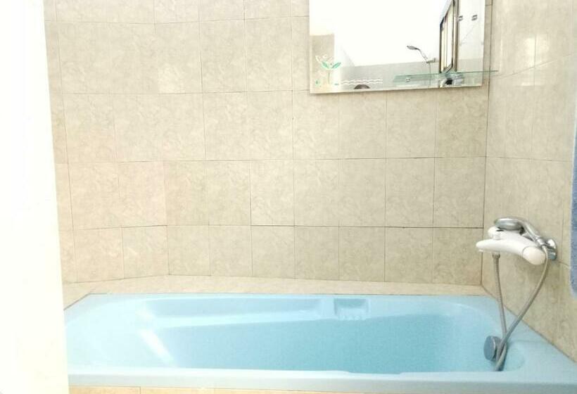 חדר סטנדרט עם מיטת קינג, Marys Guest House