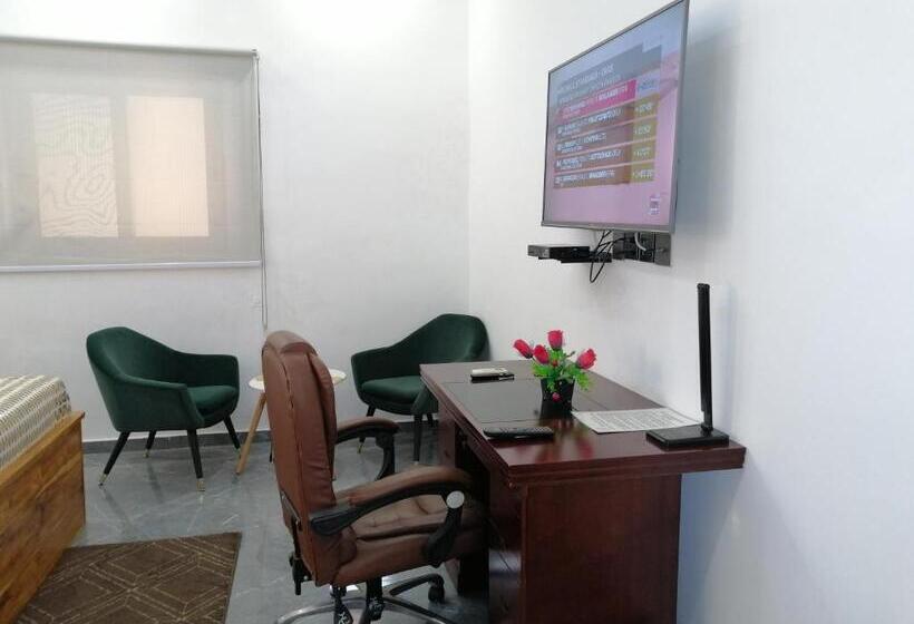 חדר סופריור עם מיטת קינג, Marys Guest House