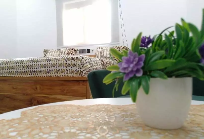 اتاق سوپریور با تخت بزرگ, Marys Guest House