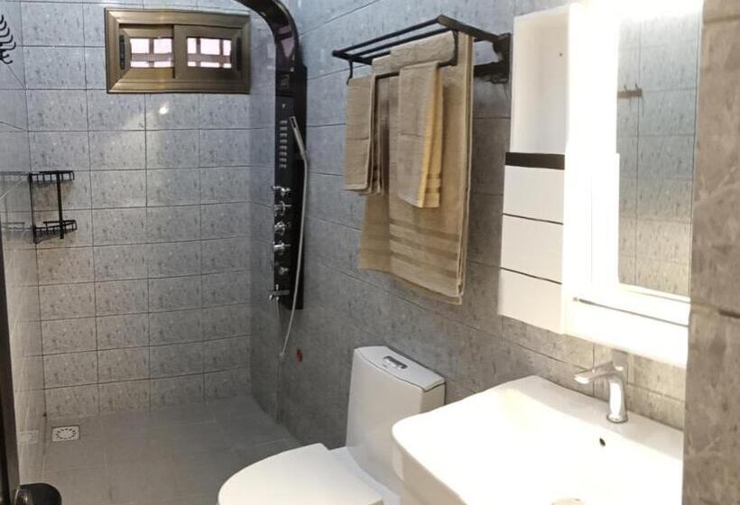 חדר סופריור עם מיטת קינג, Marys Guest House