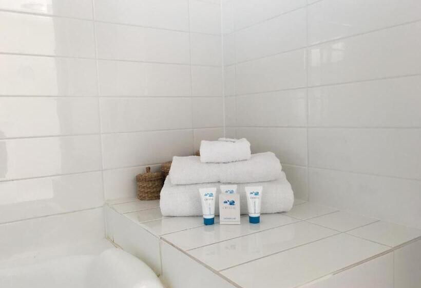 2 Bedroom Apartment with Views, Metzo Noosa Resort