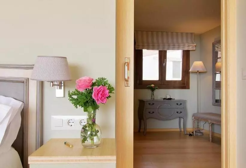 Suite, Nabia